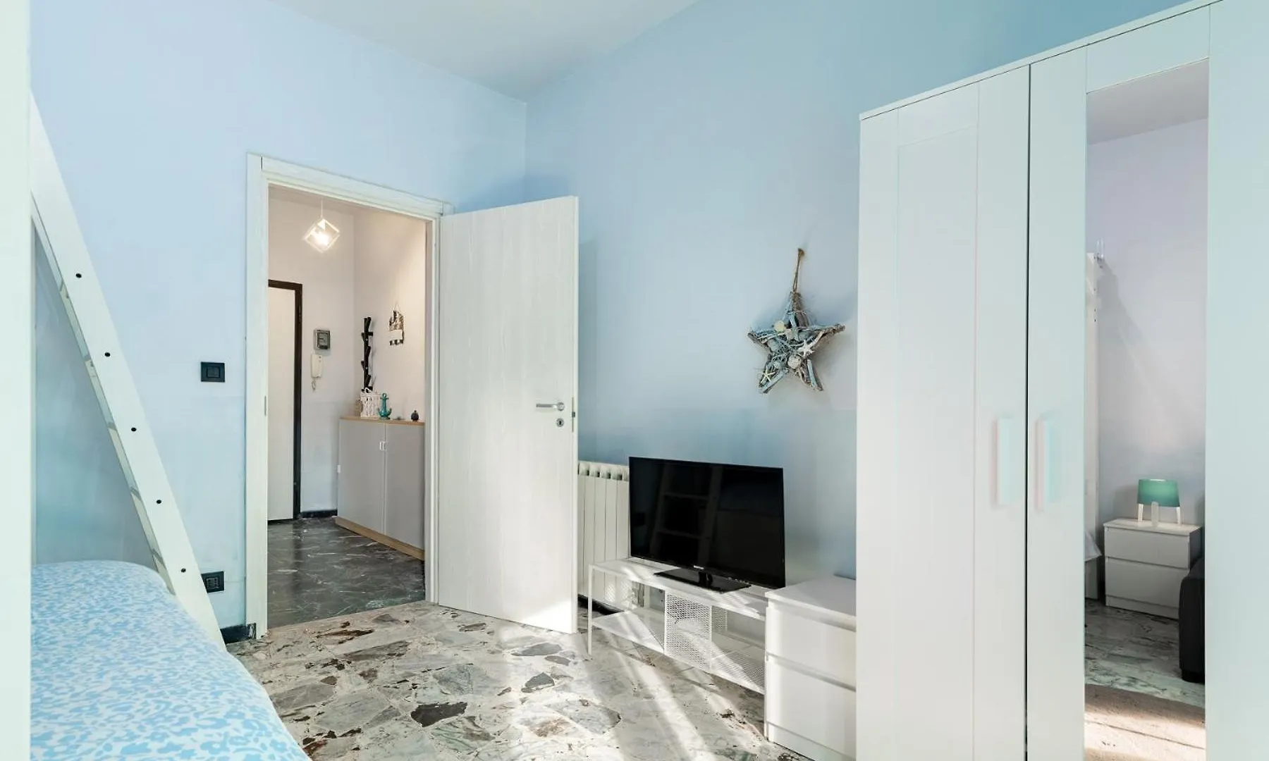 Apartment Hostdomus-Beach House Borghetto Santo Spirito Italy